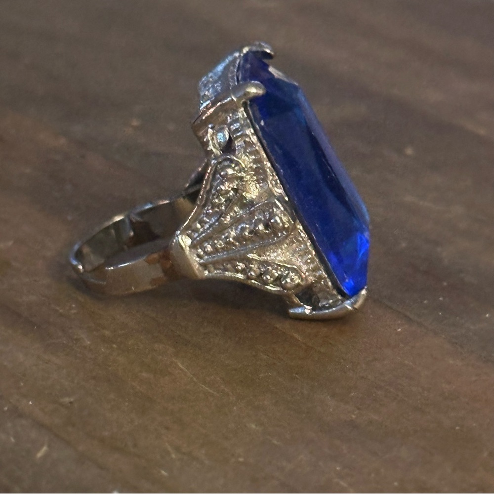 Vintage large blue gemstone cocktail ring - Picture 5 of 8